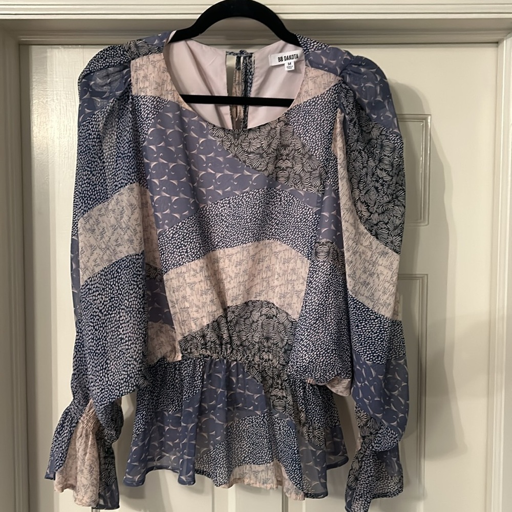 BB DAKOTA (Evereve) size medium blouse, never worn!